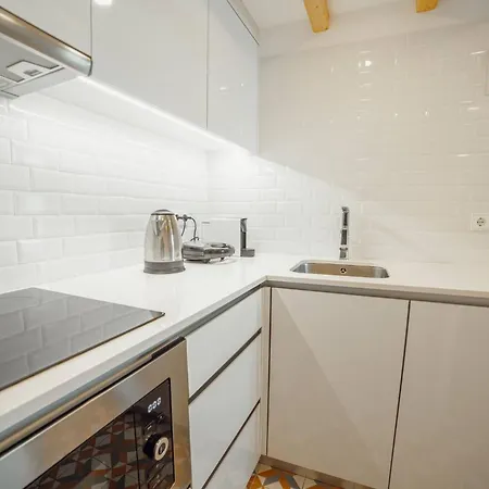 Lapa Cozy By Hosty شقة بورتو