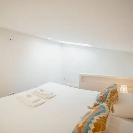 Lapa Cozy By Hosty شقة بورتو